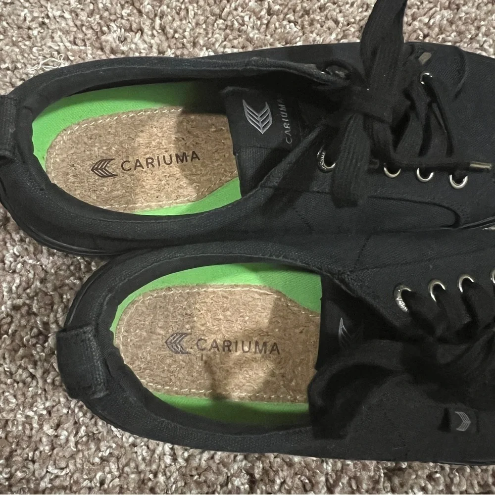 Cariuma OCA Low All Black Canvas Sneaker Unisex 7.5 Men 9 Women